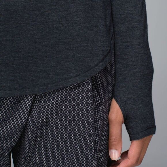 Lululemon Yogini 5 Year Long Sleeve Tee Heathered Black Size 8 - Picture 3 of 7